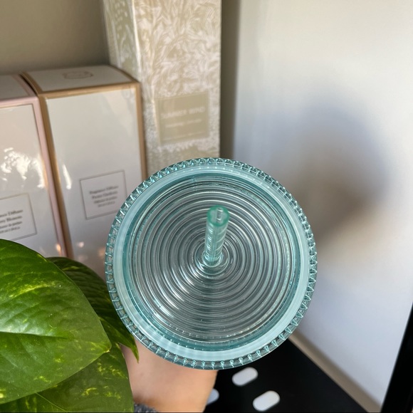 Starbucks Iridescent Mermaid Tumbler - Venti 24oz cold cup - Picture 5 of 6